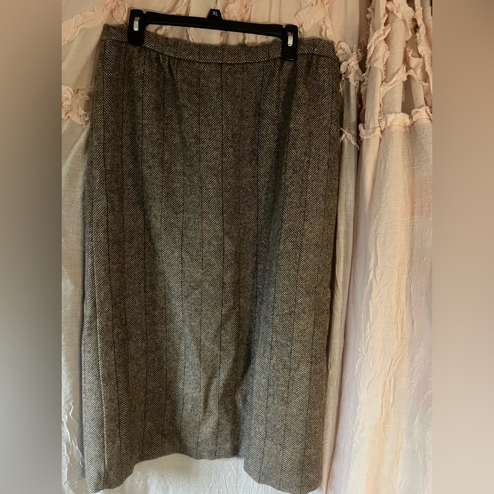 Vintage Towner 100% wool skirt. Lined. With pockets.